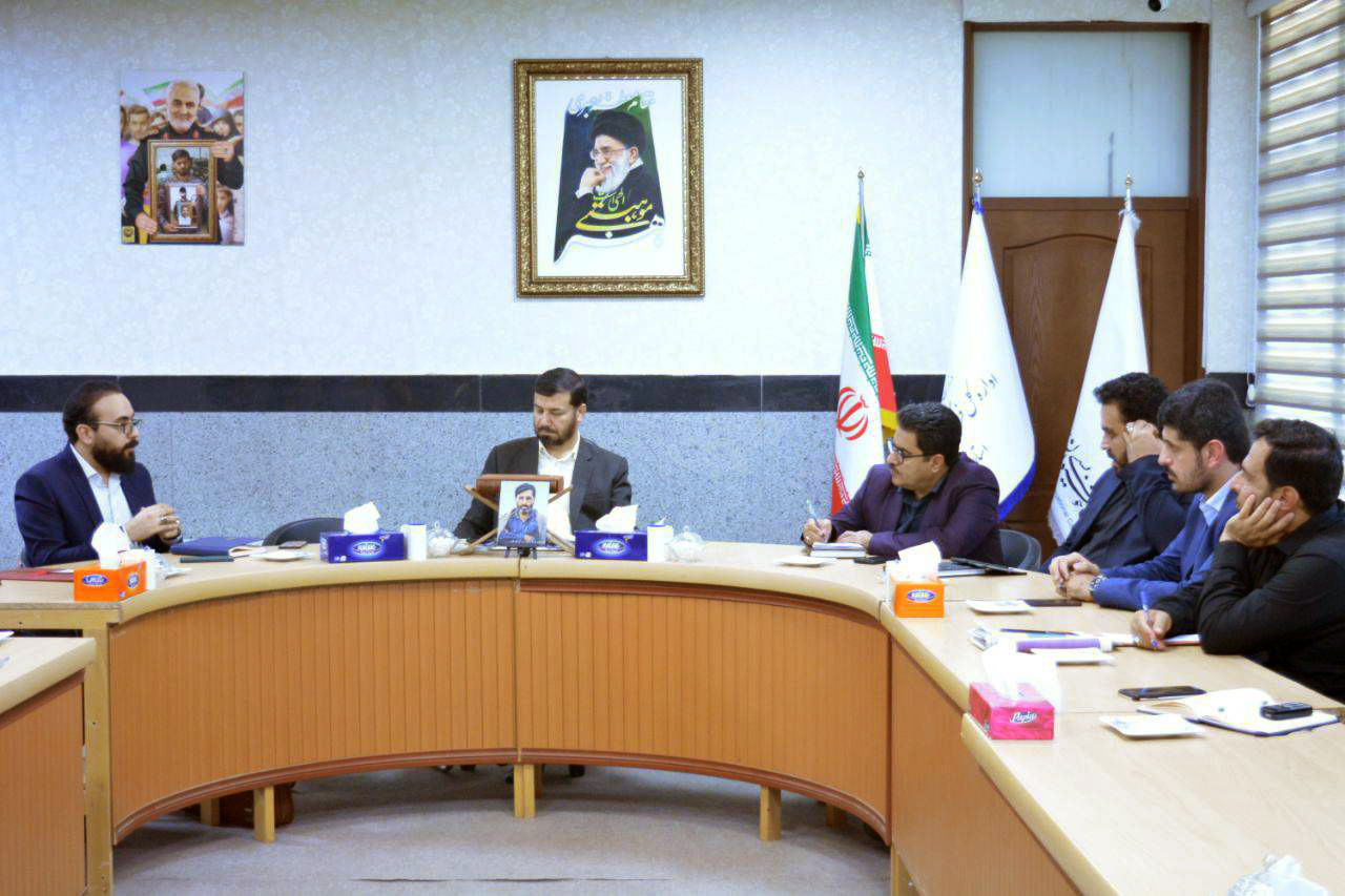 جلسه هم اندیشی دبیر جشنواره تئاتر مقاومت در استان قزوین